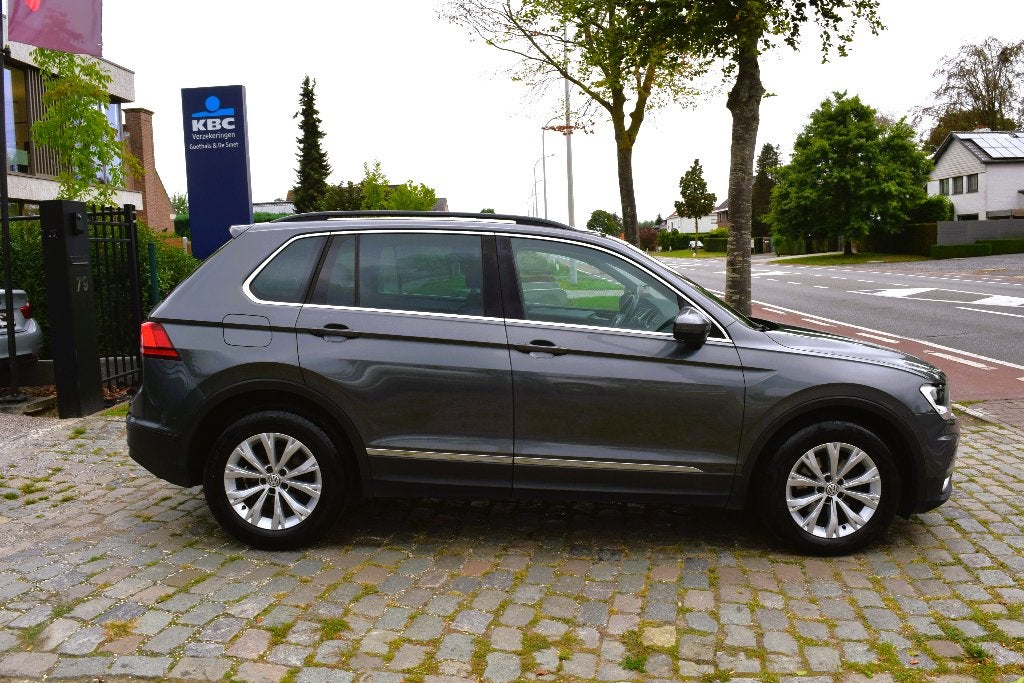 Vw Tiguan 1.4TSi/DSG/1st Owner/HISTORY/GARANTIE, Auto's, Dealer onderhouden, Stof, 4 cilinders, Bedrijf