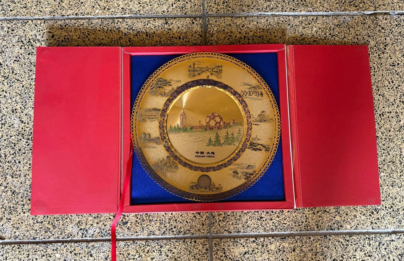 Chinese Ceremoniële Plaquette + WEF Dalian 2007 Map Topstaat, Enlèvement