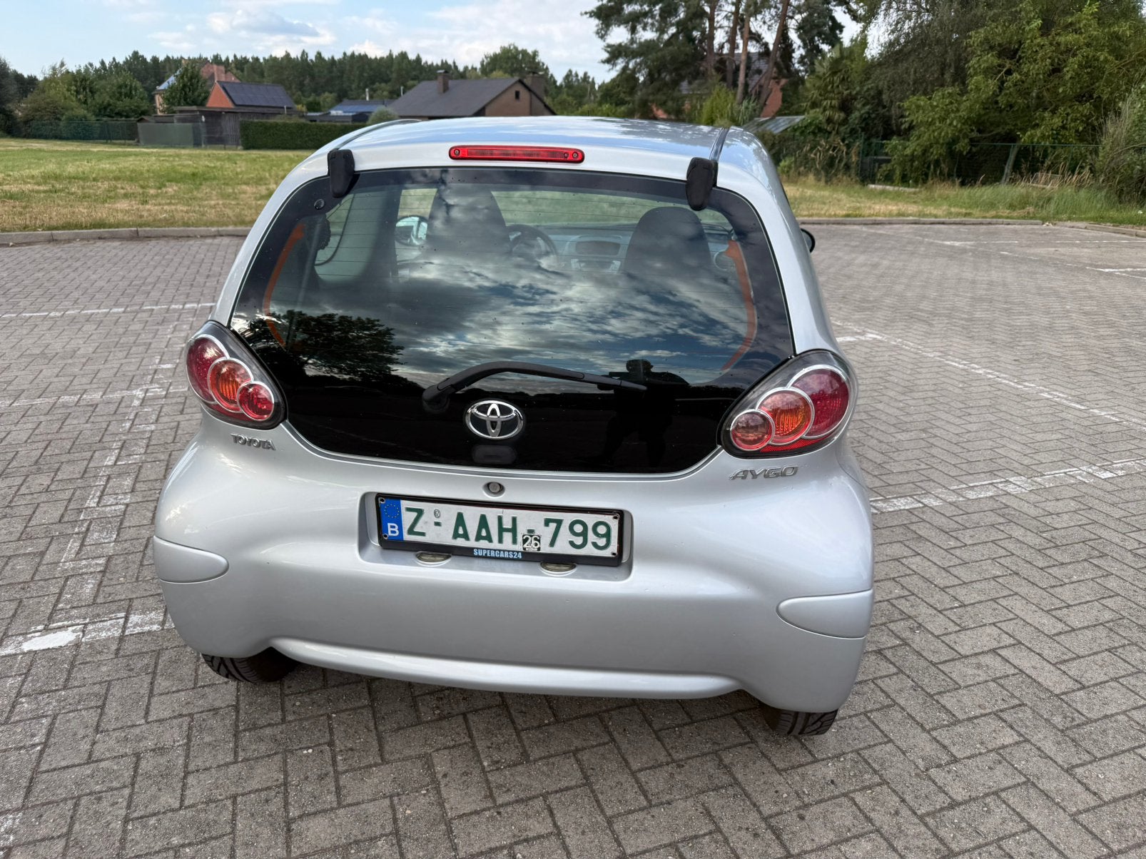 Toyota aygo 2011 (120000km) benzine, Auto's, Toyota, Voorwielaandrijving, 50 kW, Zwart, Bedrijf