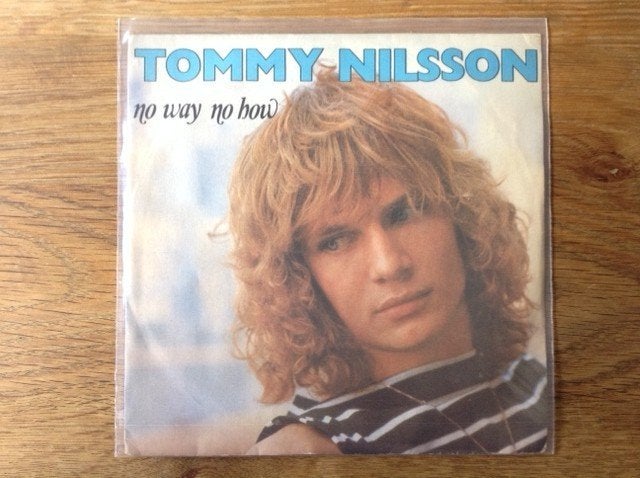 single tommy nilsson, Cd's en Dvd's, 7 inch, Ophalen of Verzenden, Fotohoes, Pop