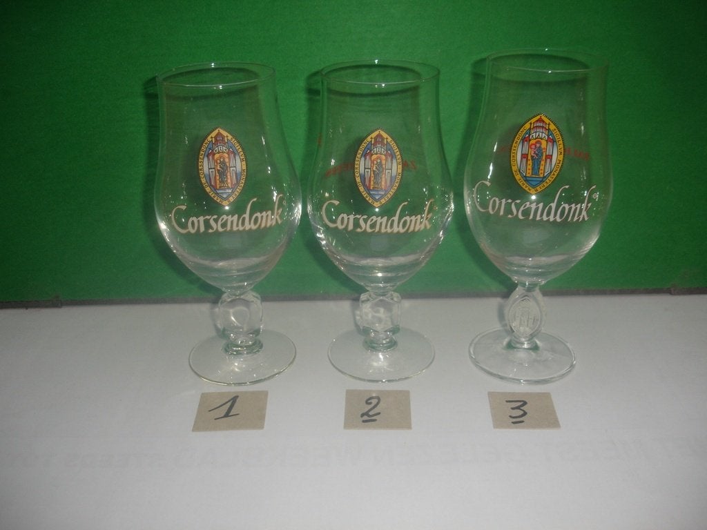 21 bierglazen Corsendonk, 3 soorten, alles voor € 7,00., Ophalen of Verzenden, Zo goed als nieuw, Glas of Glazen, Overige merken