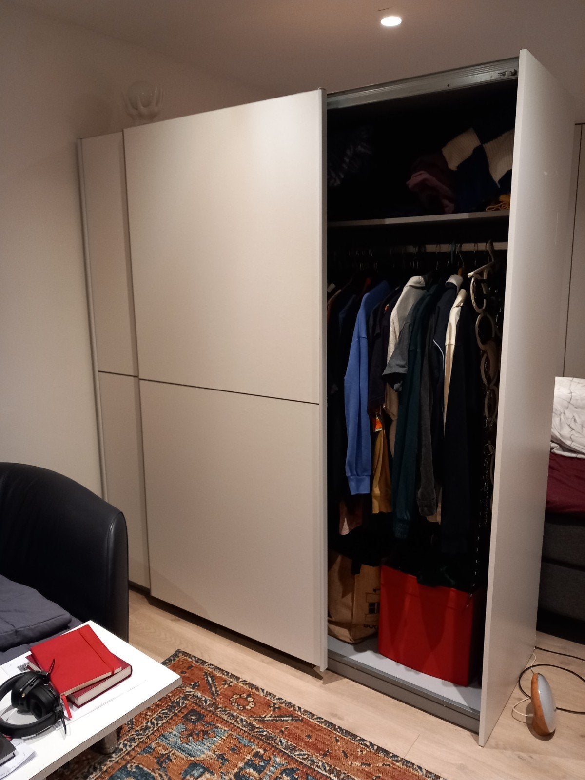 grote witte kleerkast, Ophalen, Met deur(en), Gebruikt, 150 tot 200 cm