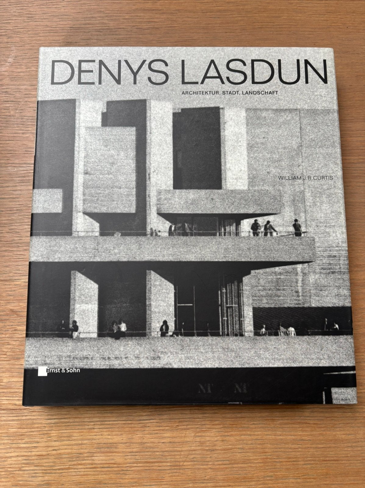 Denys Lasdun, Enlèvement ou Envoi, Comme neuf