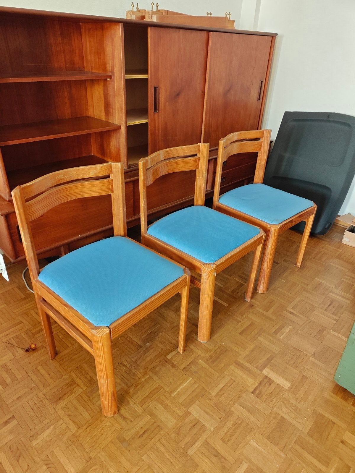 3 Houten stoelen, Ophalen