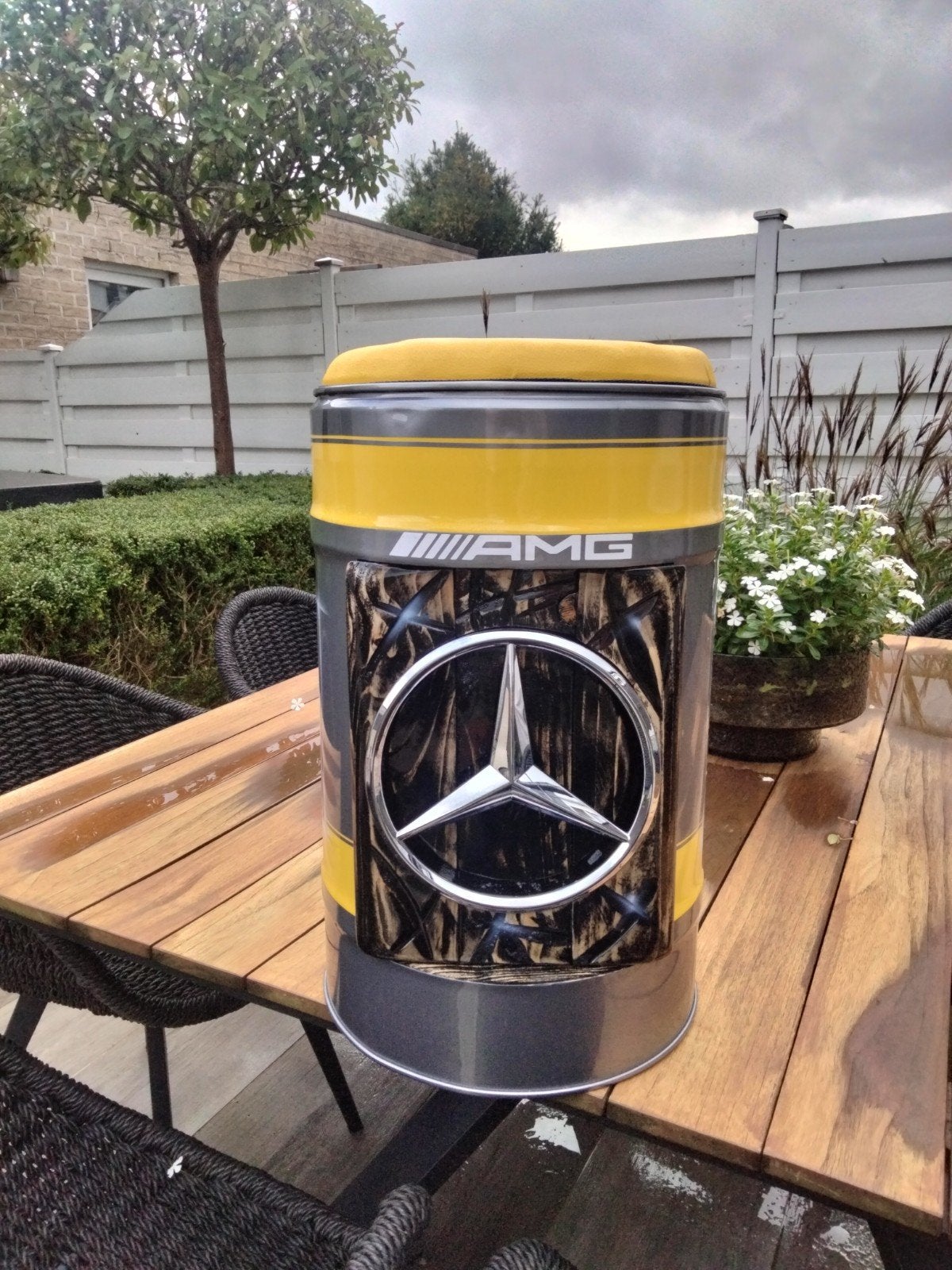 zit vatje van Mercedes airbrush gespoten, Ophalen