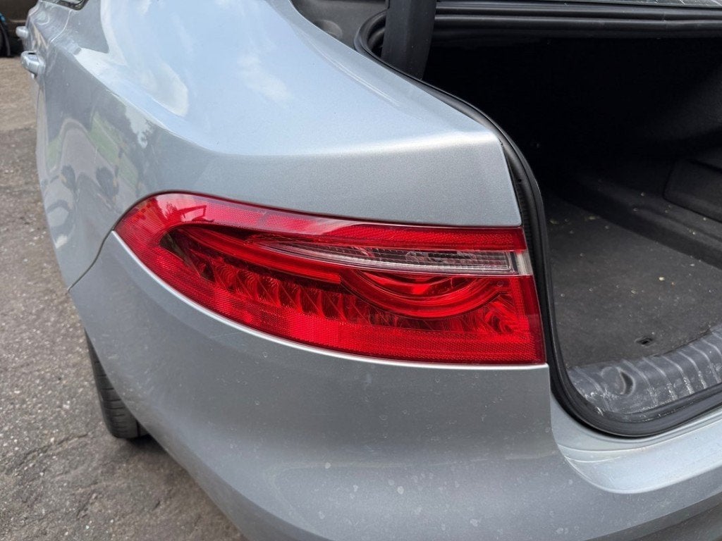 FEU ARRIÈRE GAUCHE XF (X260) (|T2H22639|GX6313405AF|), Campus Kronberg 7
61476  Kronberg im Taunus, DE, Utilisé, Jaguar, Jaguar Land Rover Deutschland GmbH