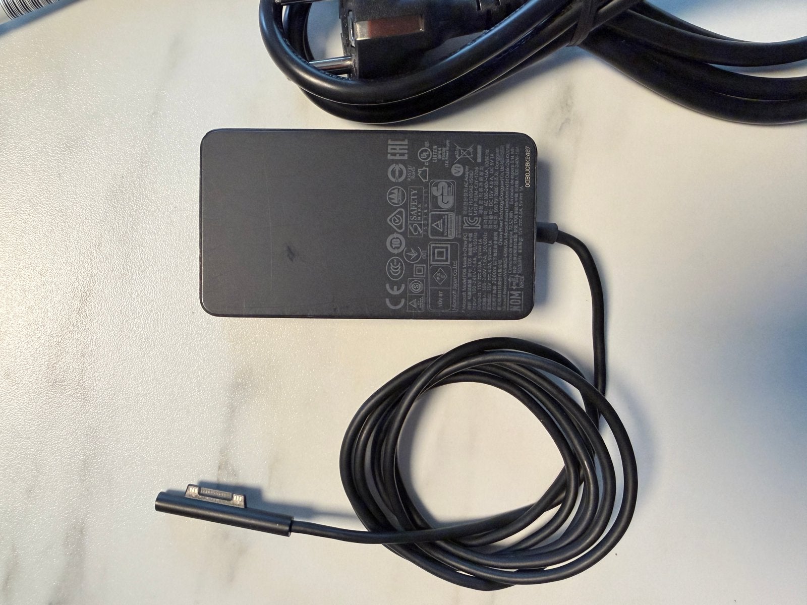 originele en goed werkende Microsoft Surface lader (65W, Ophalen of Verzenden, Zo goed als nieuw