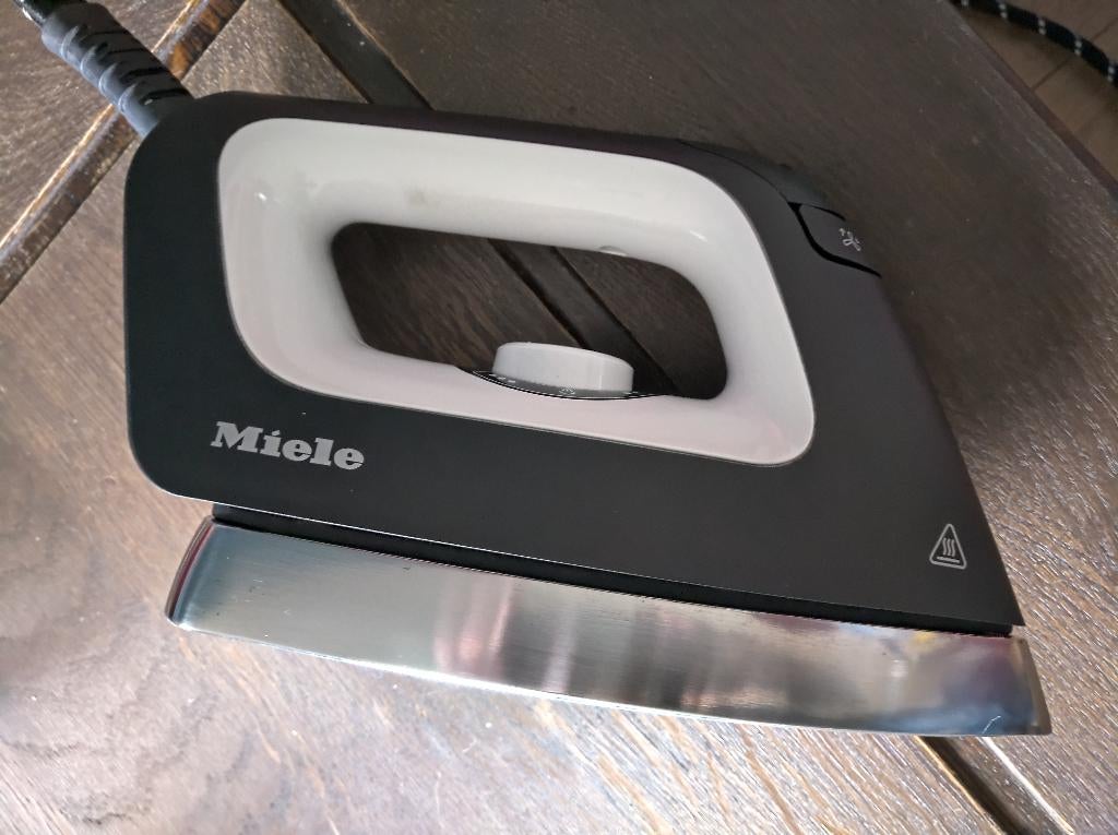 Fer à repasser Miele pour le Miele Fashionmaster, Enlèvement ou Envoi, Comme neuf, Fer à repasser avec cordon