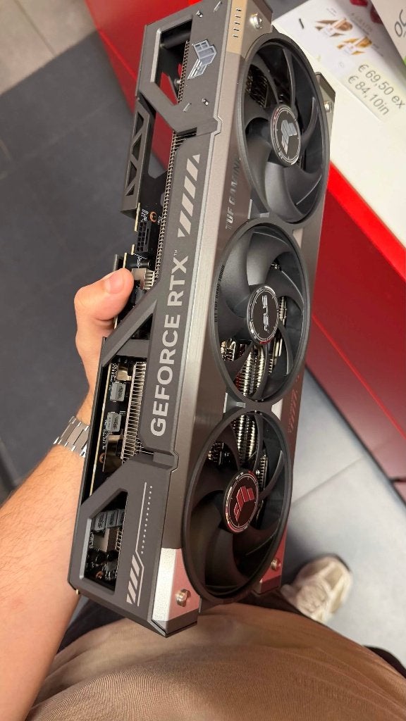 ASUS TUF Gaming GeForce RTX 5090 32GB, Computers en Software, Videokaarten, Overige soorten, Ophalen of Verzenden, Zo goed als nieuw