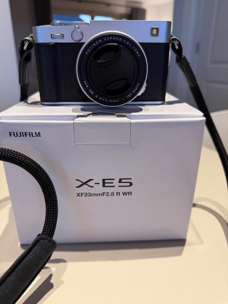 Fujifilm X-E5 met XF 23mm f2.8 R WR - als nieuw (850 shots), Audio, Tv en Foto, Ophalen, 40 Megapixel, Compact, Zo goed als nieuw