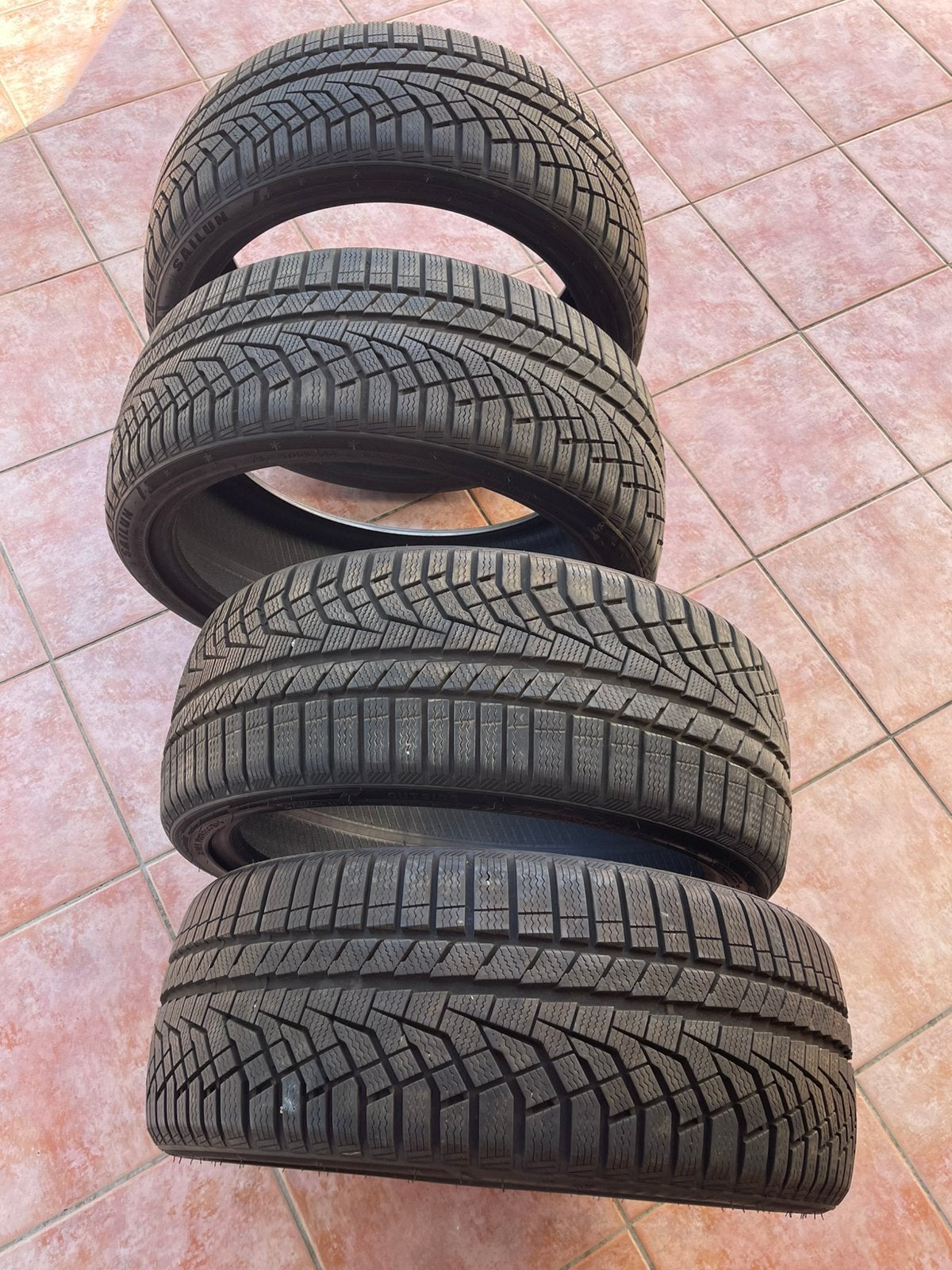 4 pneus neige 225/40 R19, Band(en), 225 mm, Ophalen, 19 inch
