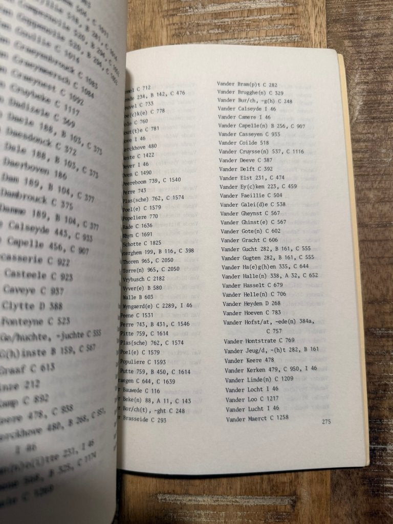 Kortrijkse naamkunde 1200 - 1300 - Fr. Debrabandere, Boeken, Politiek en Maatschappij, Gelezen, Dr. Frans Debrabandere, Maatschappij en Samenleving