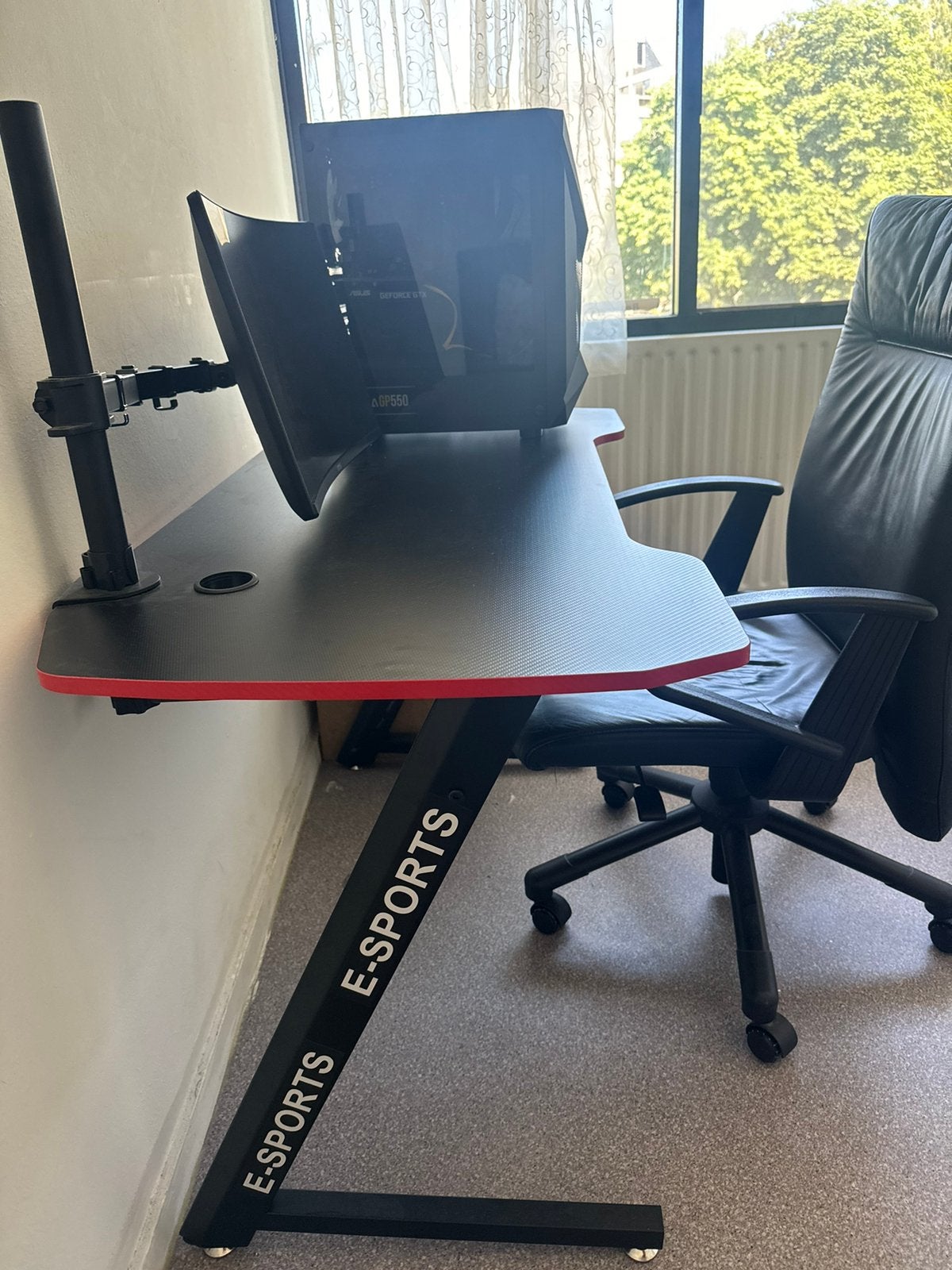 Pc nieuwe monitor tafel en stoel 500 voor alles +2de monitor, Huis en Inrichting, Ophalen of Verzenden, Zo goed als nieuw
