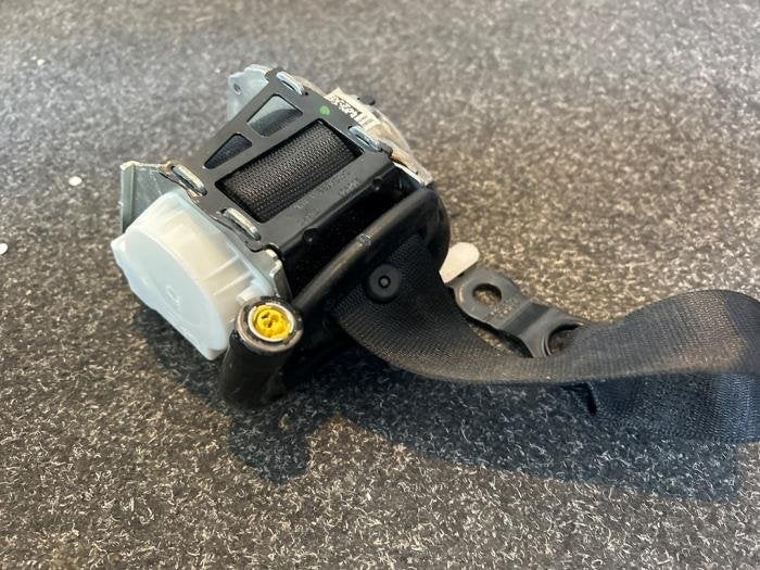 Ceinture de sécurité arrière gauche d'un Mercedes C-Klass, Autos : Pièces & Accessoires, Habitacle & Garnissage, Utilisé, 3 mois de garantie
