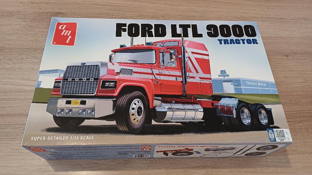 [1/24] AMT 1238 - Ford LTL 9000 Tractor (2020), Hobby en Vrije tijd, Modelbouw | Auto's en Voertuigen, Overige merken, Groter dan 1:32