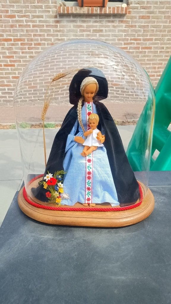 Glazen stolp met Kempische moeder, Antiek en Kunst, Ophalen