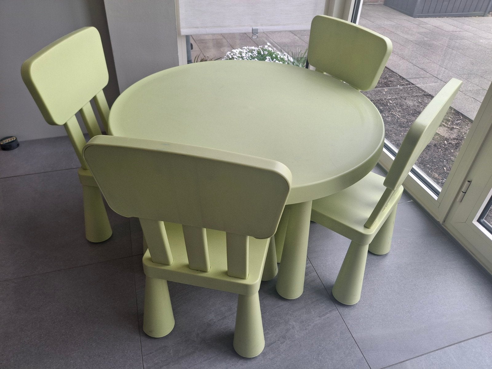 Kindertafel met 4 stoelen MAMMUT ikea, Kinderen en Baby's, Ophalen, Gebruikt, Tafel(s) en Stoel(en)