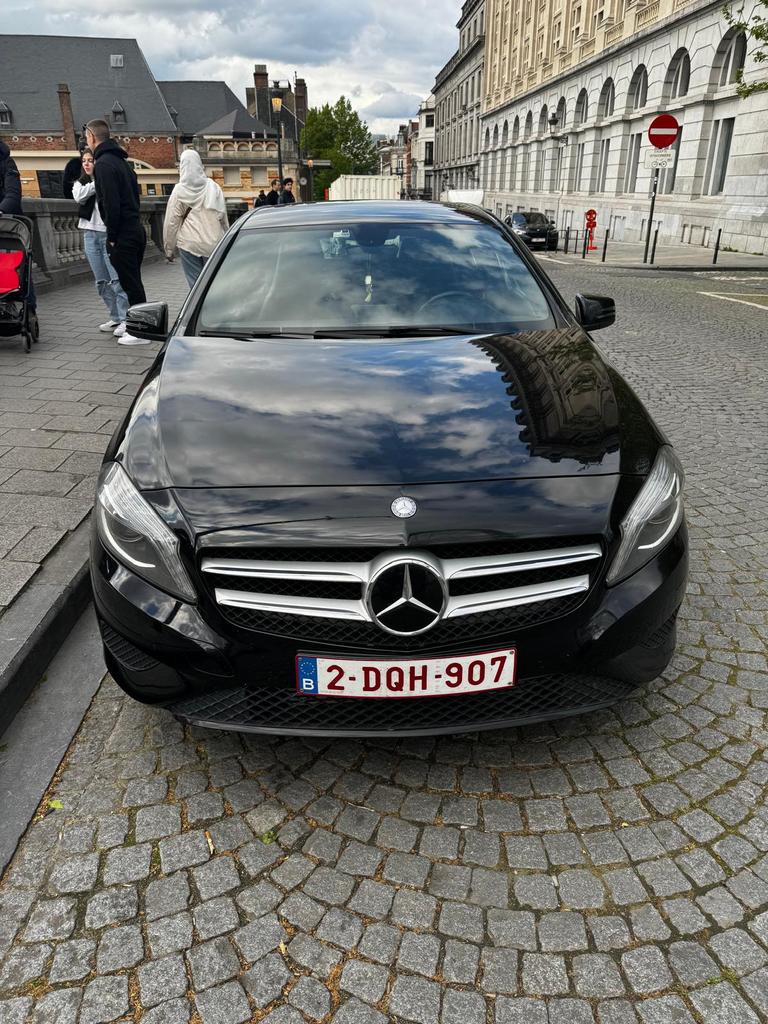 Mercedes Klasse A180 2015, Auto's, 1300 kg, 4 cilinders, Leder en Stof, 5 zetels