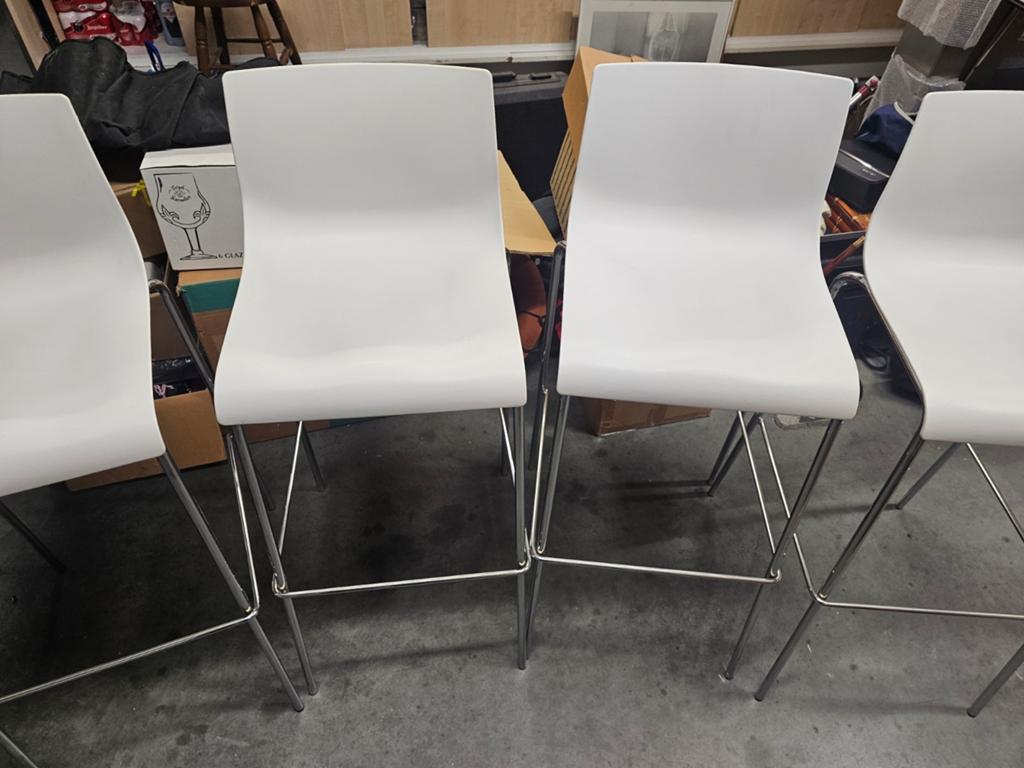4 barkrukken wit - zithoogte 72 cm, Huis en Inrichting, Barkrukken, Ophalen, Kunststof, Met voetsteun, 60 tot 90 cm