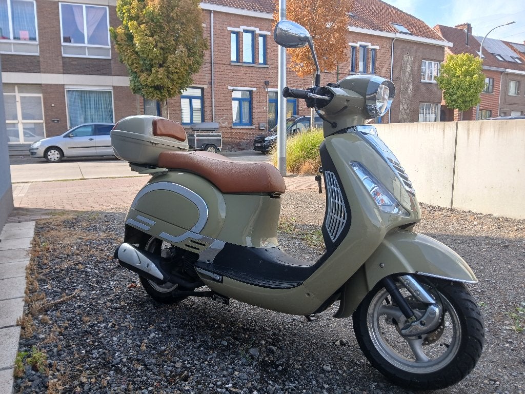 Super mooie 125cc vespa look scooter met 6 maanden garantie, Scooter, Occasion, Bedrijf, 125 cc