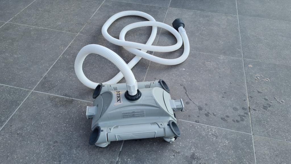 Aspirateur piscine Intex peu utilisé, en très bon état !, Jardin & Terrasse