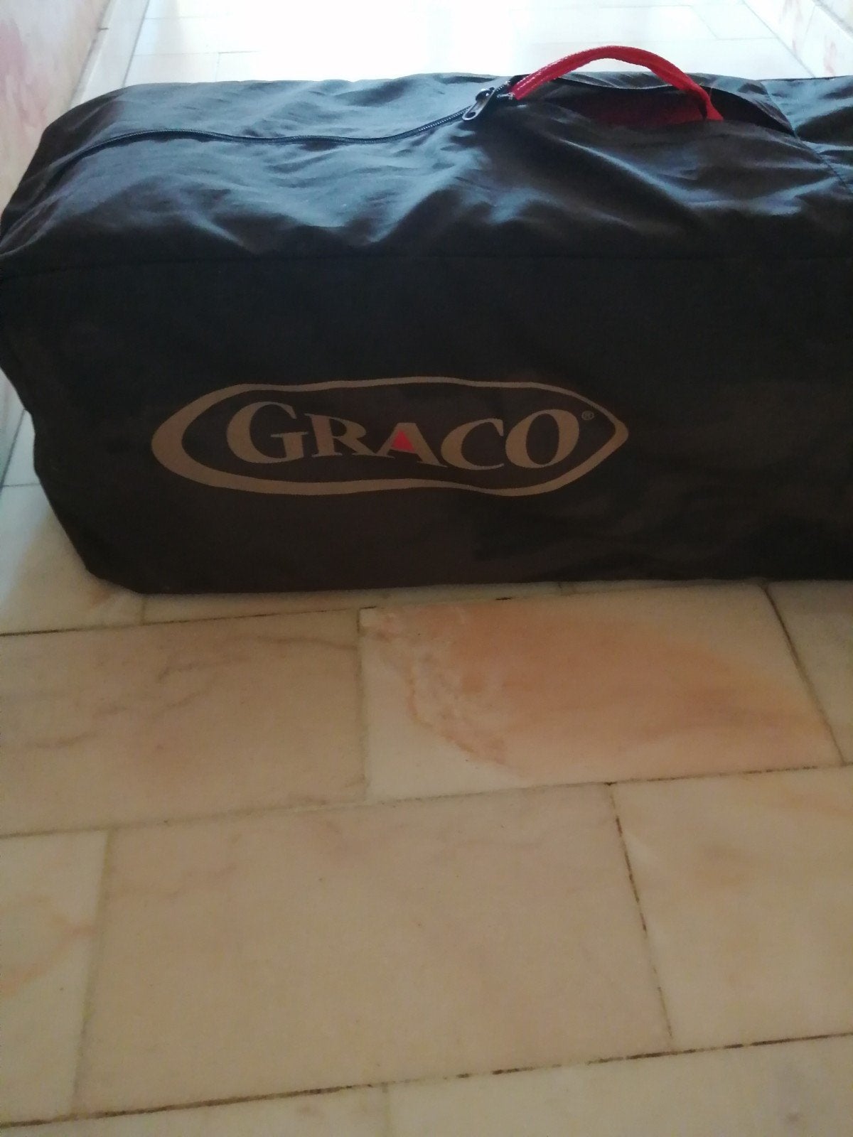 lit de voyage pour bébé Graco bruin et rouge, Enlèvement