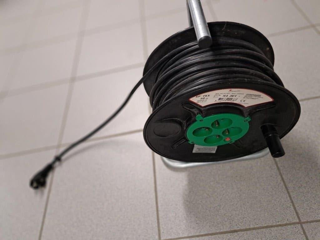 Haspel met elektrische kabel, Doe-het-zelf en Bouw, Elektriciteit en Kabels, Ophalen, Gebruikt, Kabelhaspel