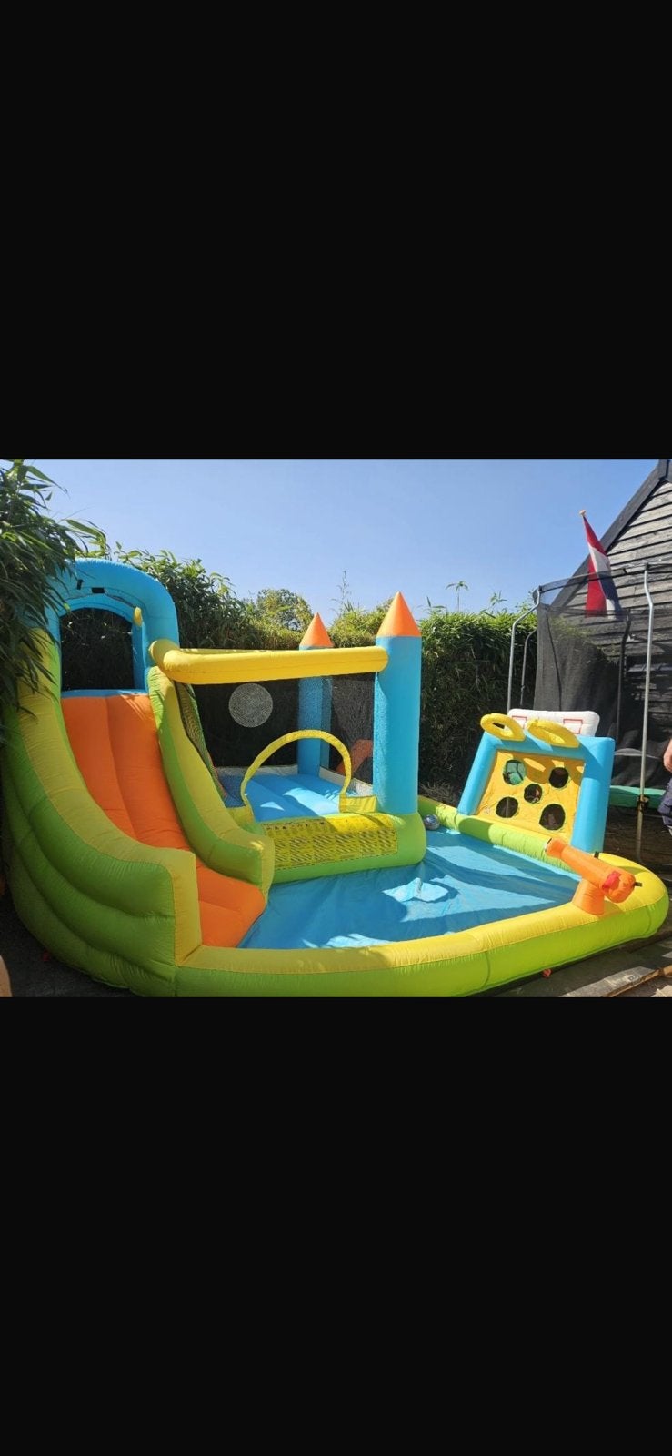 Springkasteel met glijbaan en waterbadje, Hobby en Vrije tijd, Feestartikelen | Verhuur, Ophalen, Zo goed als nieuw