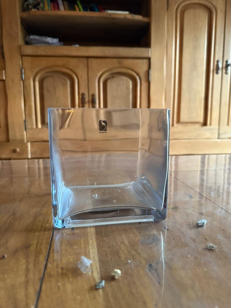Petit vase carré en verre transparent moderne, Huis en Inrichting, Woonaccessoires | Stolpen, Zo goed als nieuw, Verzenden