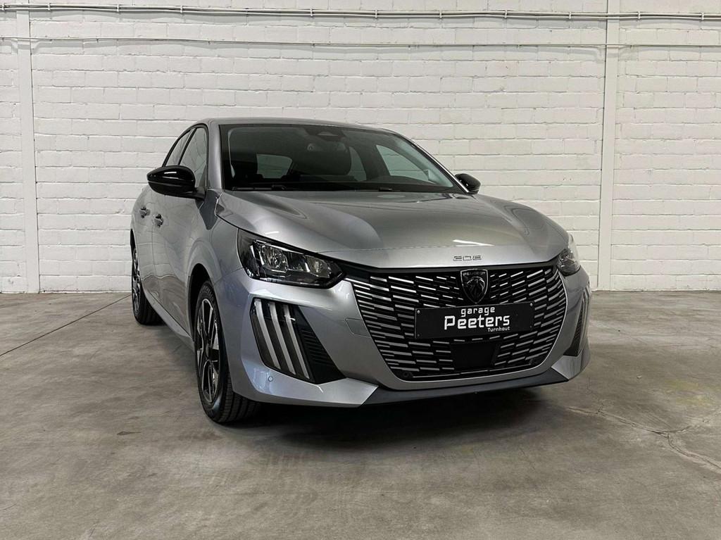 Peugeot 208 Hybrid 110 ALLURE AUTOMAAT NIEUW (bj 2025), Auto's, Lichtsensor, Gebruikt, 103 g/km, 5 deurs