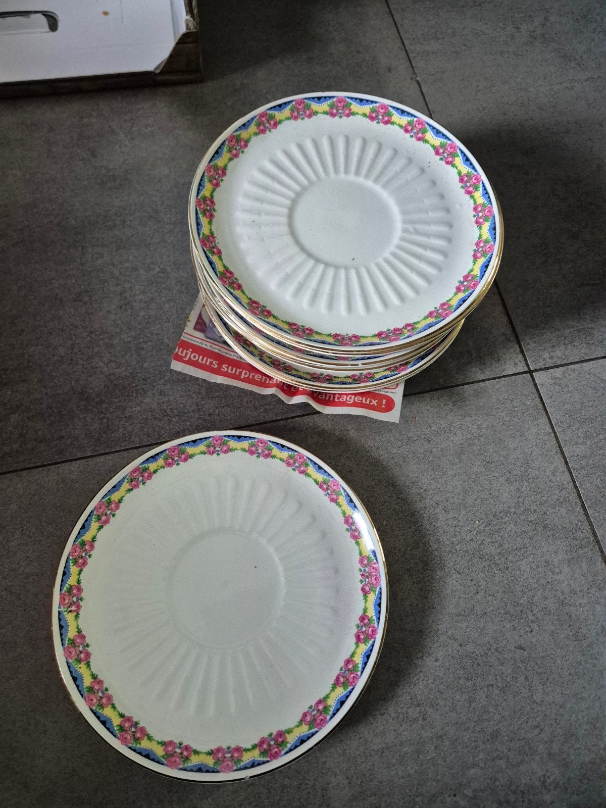 10 sous tasses Boch, Enlèvement