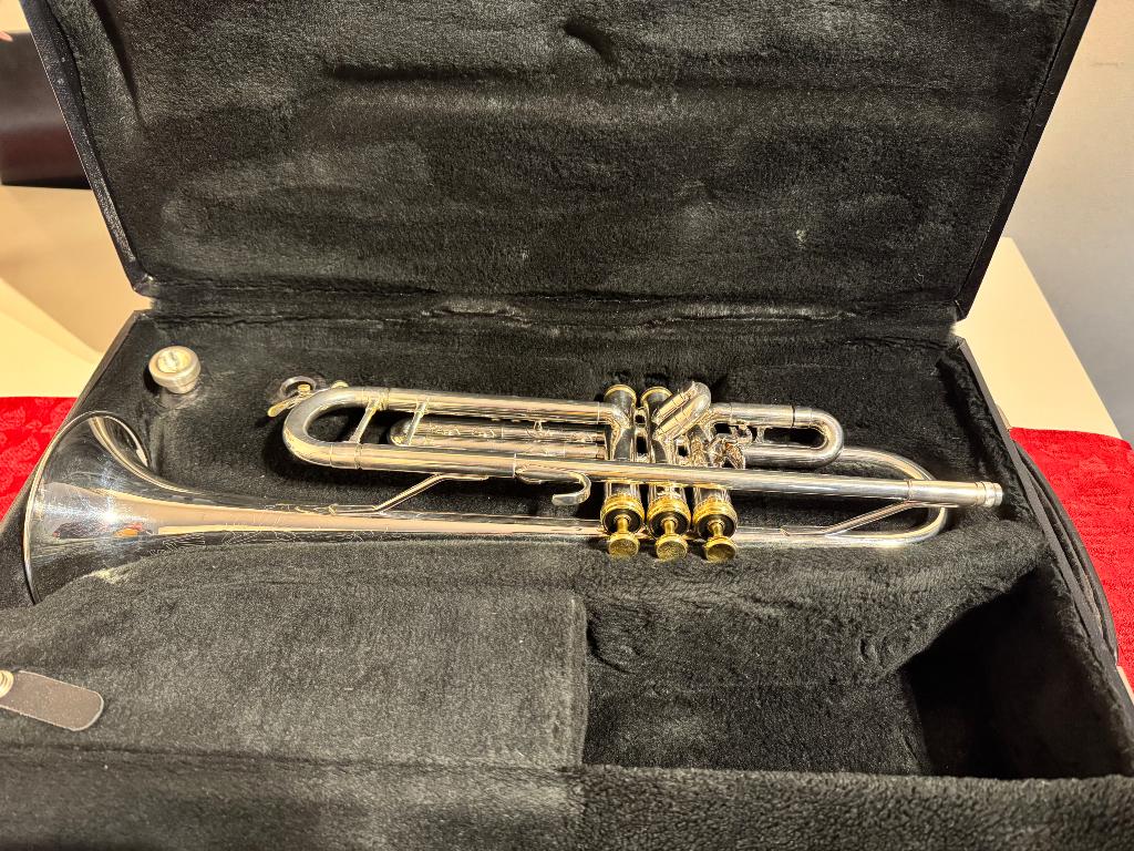 King Silver Flair Trompet Gereviseerd, Muziek en Instrumenten, Blaasinstrumenten | Trompetten, Ophalen of Verzenden, Zo goed als nieuw