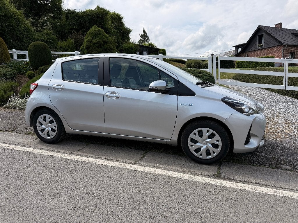 toyota yaris 1.5i Hydrid CVT Automatique, Autos, Toyota, Argent ou Gris, Achat, Entreprise, Carnet d'entretien