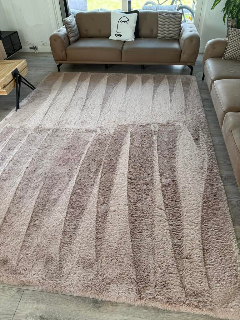 1 Fluffy tapijt te koop, Huis en Inrichting, Stoffering | Tapijten en Vloerkleden, Ophalen, Zo goed als nieuw