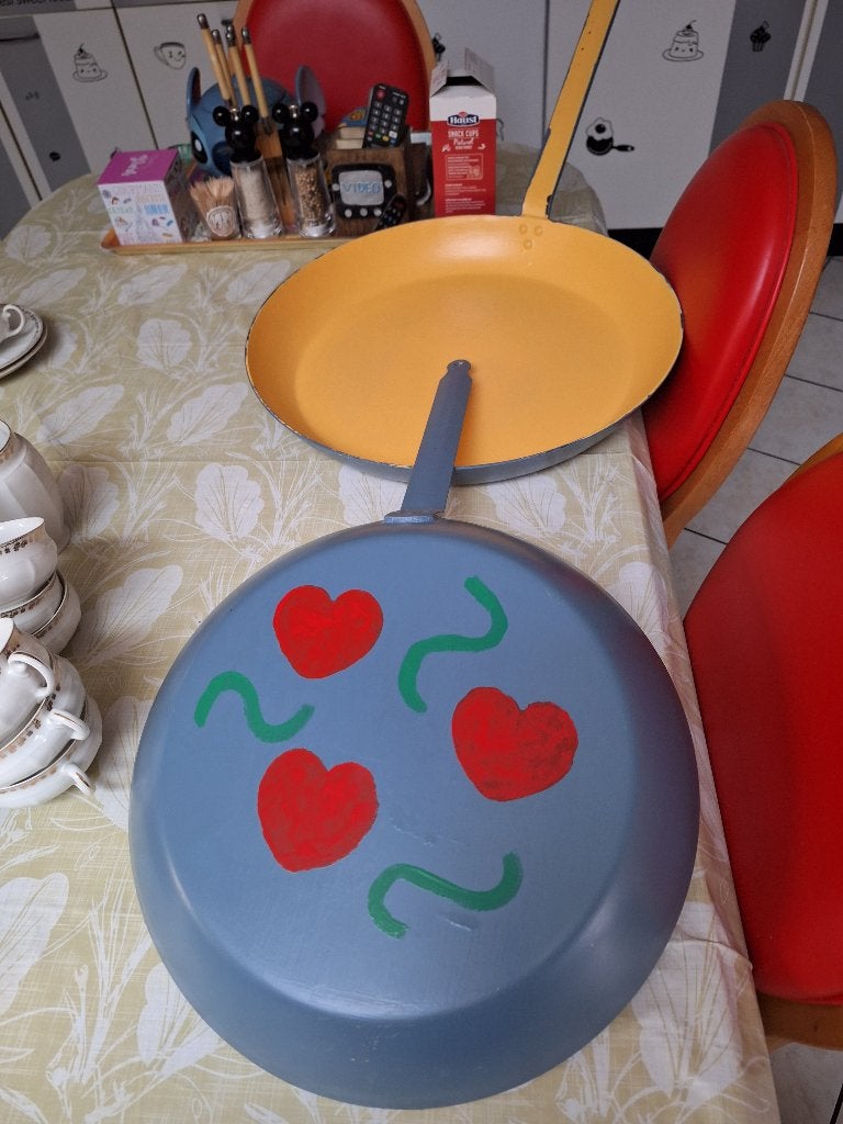 2 grandes poêles en fonte décoratives., Enlèvement, Utilisé, Métal, Objet de décoration