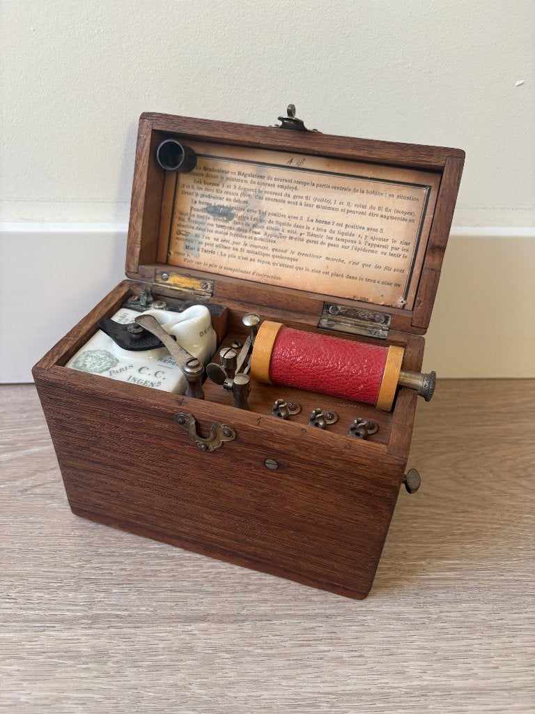 Antiek elektrotherapie-apparaat, Enlèvement