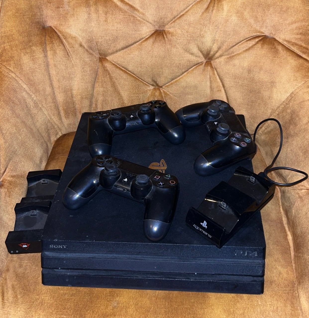 PlayStation 4pro 1 TB +3 orginele controlers, Games en Spelcomputers, Spelcomputers | Sony PlayStation 4, Ophalen, Zo goed als nieuw