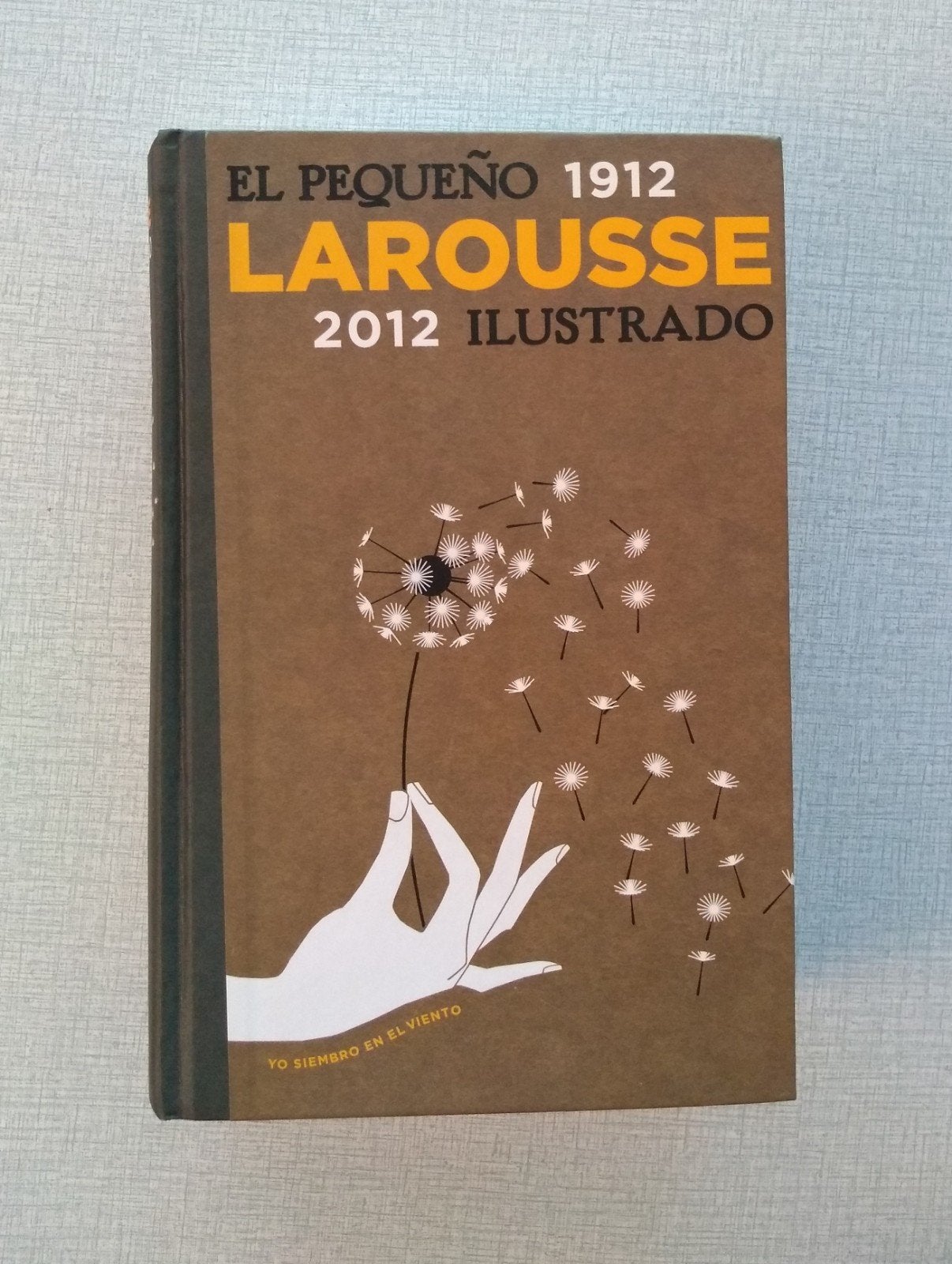 Dictionnaire Espagnol Larousse Neuf, Enlèvement