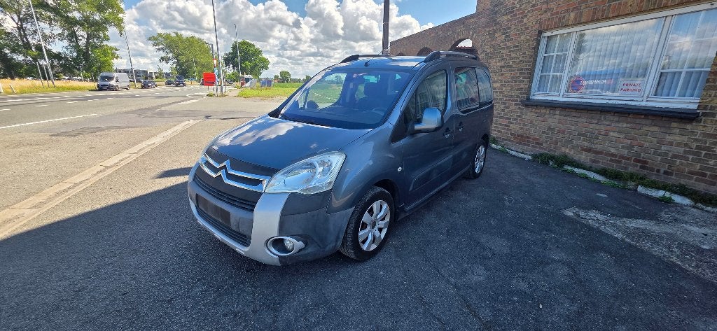 citreon berlingo 1.6 hdi, Auto's, Citroën, Zwart, 4 cilinders, 5 deurs, Dealer onderhouden