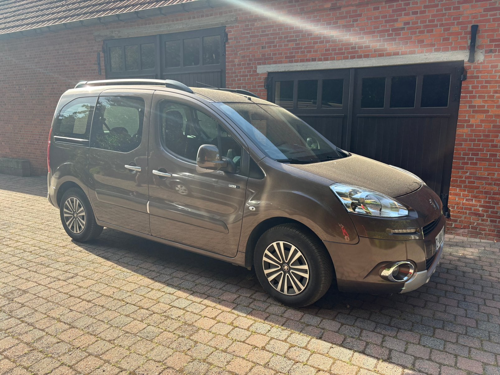 Peugeot partner 1.6 HDI 2015 Style, Euro 5, Electronic Stability Program (ESP), Bruin, Particulier