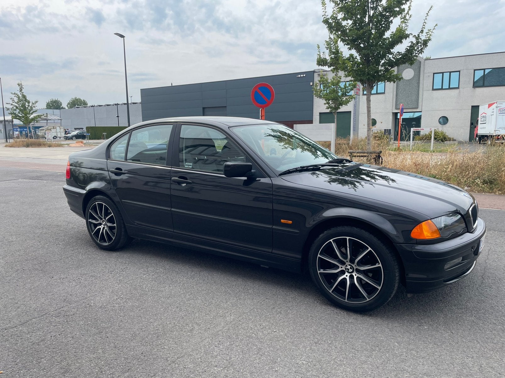 BMW 318i (E46) benzine met 95000km Gekeurd, Autos, BMW, Cuir, Achat, 4 portes, Noir
