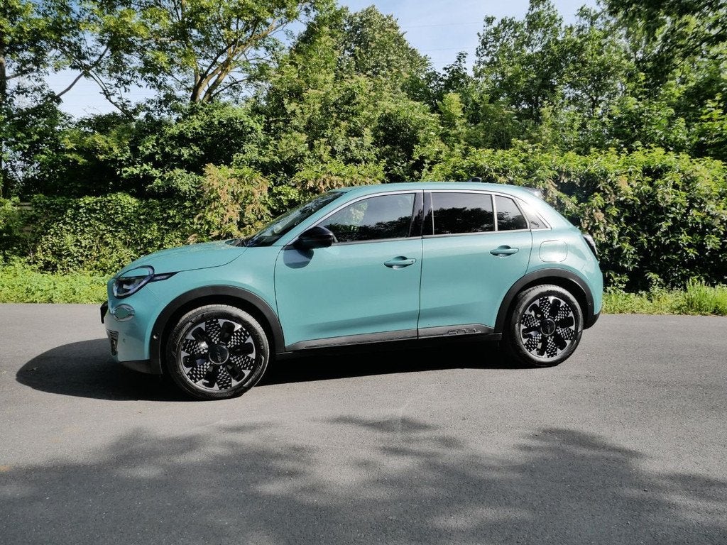 Fiat 600 La Prima, 54kWh, 156 PK, 405 KM autonomie, Cuir, Achat, 4 portes, Carnet d'entretien