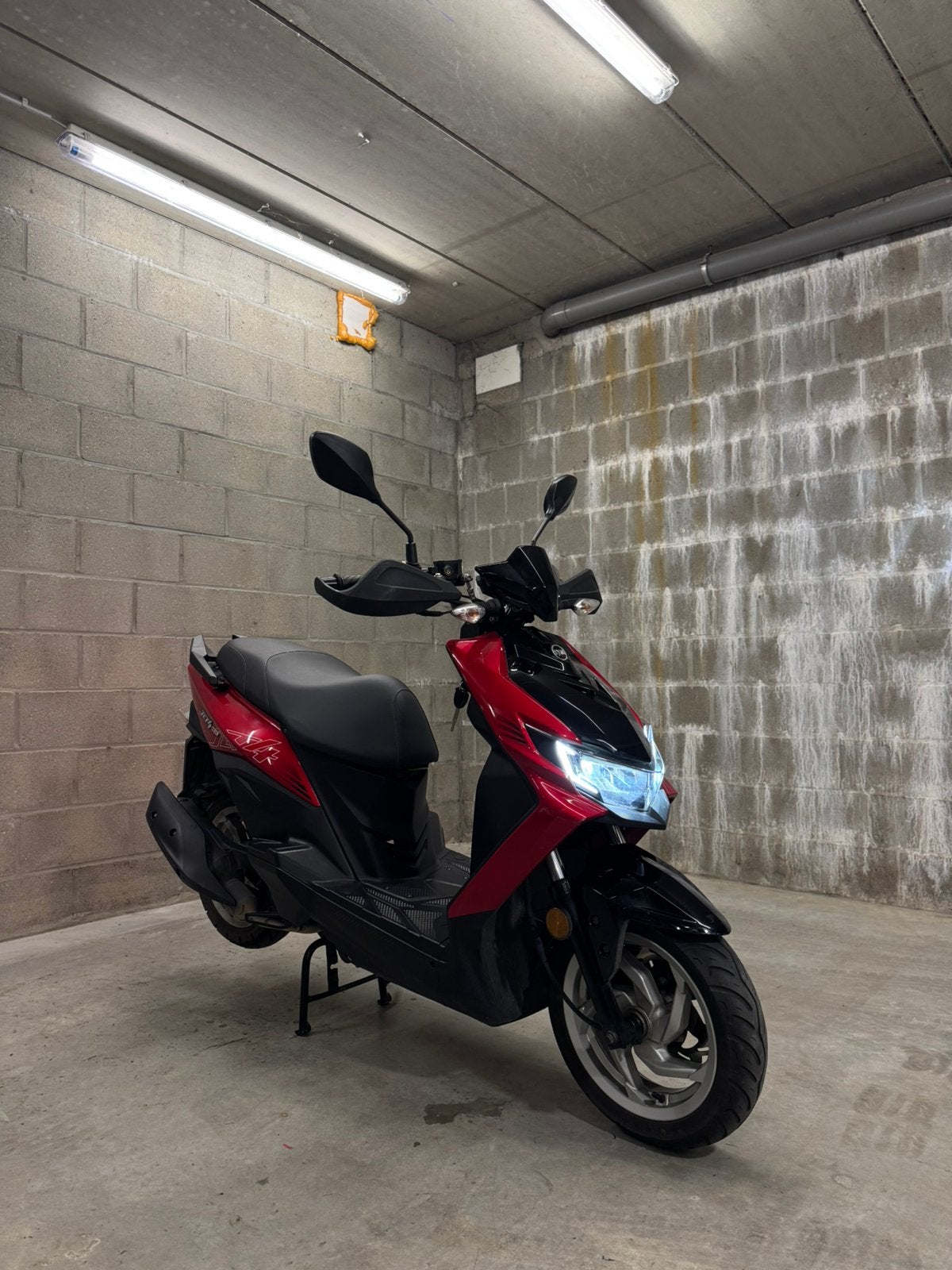 Scooter SYM Jet 4 RX 50cc – Classe B, Coffre, Recharge Usb, Vélos & Vélomoteurs, 49 cm³, Classe B (45 km/h), Enlèvement, Utilisé