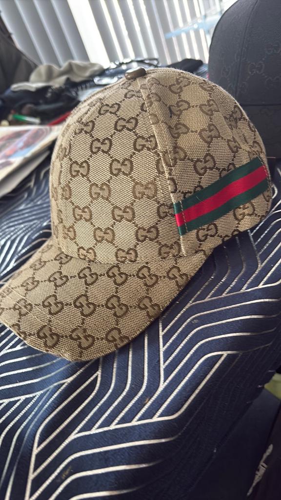 Gucci pet, Ophalen, Zo goed als nieuw, Pet
