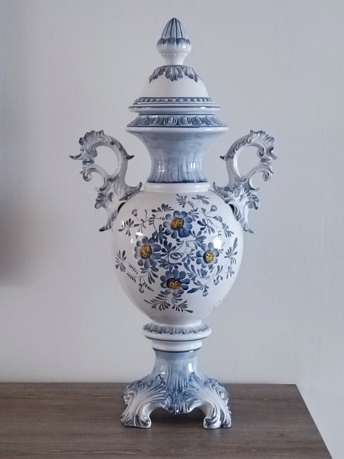 Grand vase classique bleu et blanc avec couvercle (67 cm) —, Antiquités & Art, Enlèvement ou Envoi