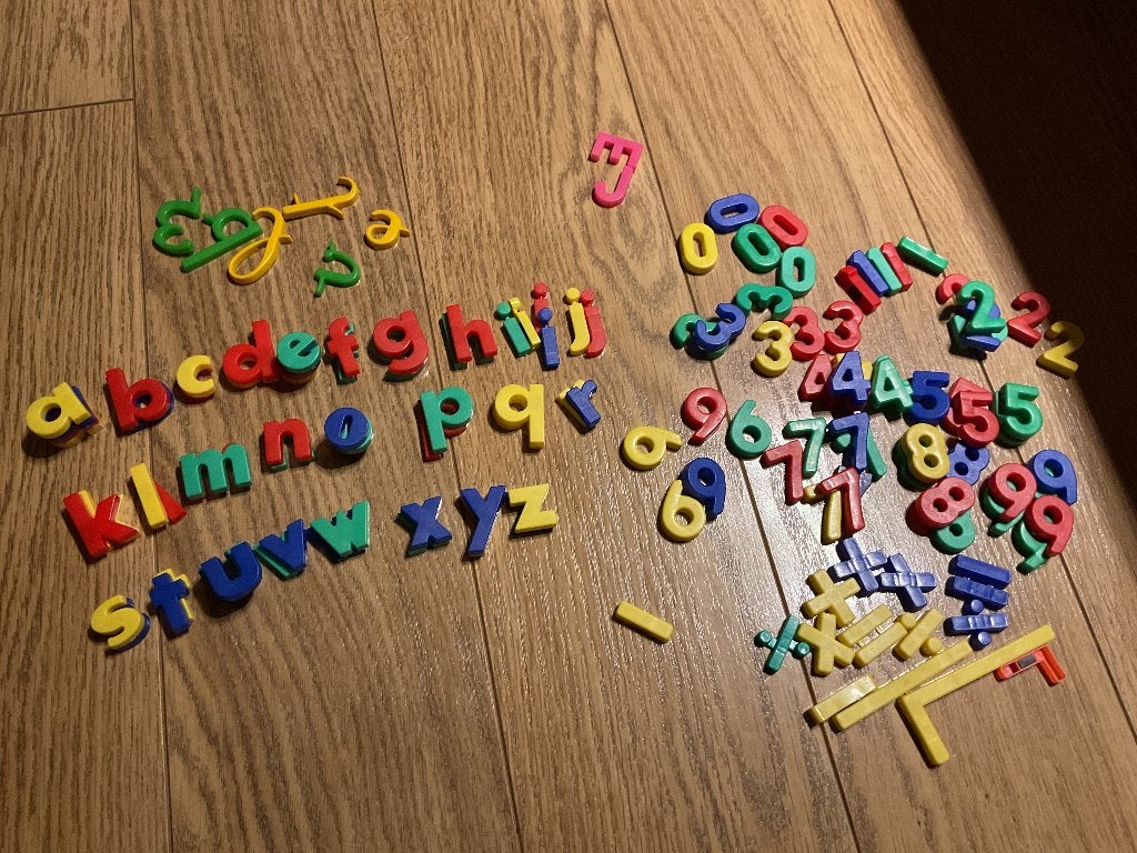 set magneten letters en cijfers, Ophalen of Verzenden, Gebruikt, Taal en Lezen