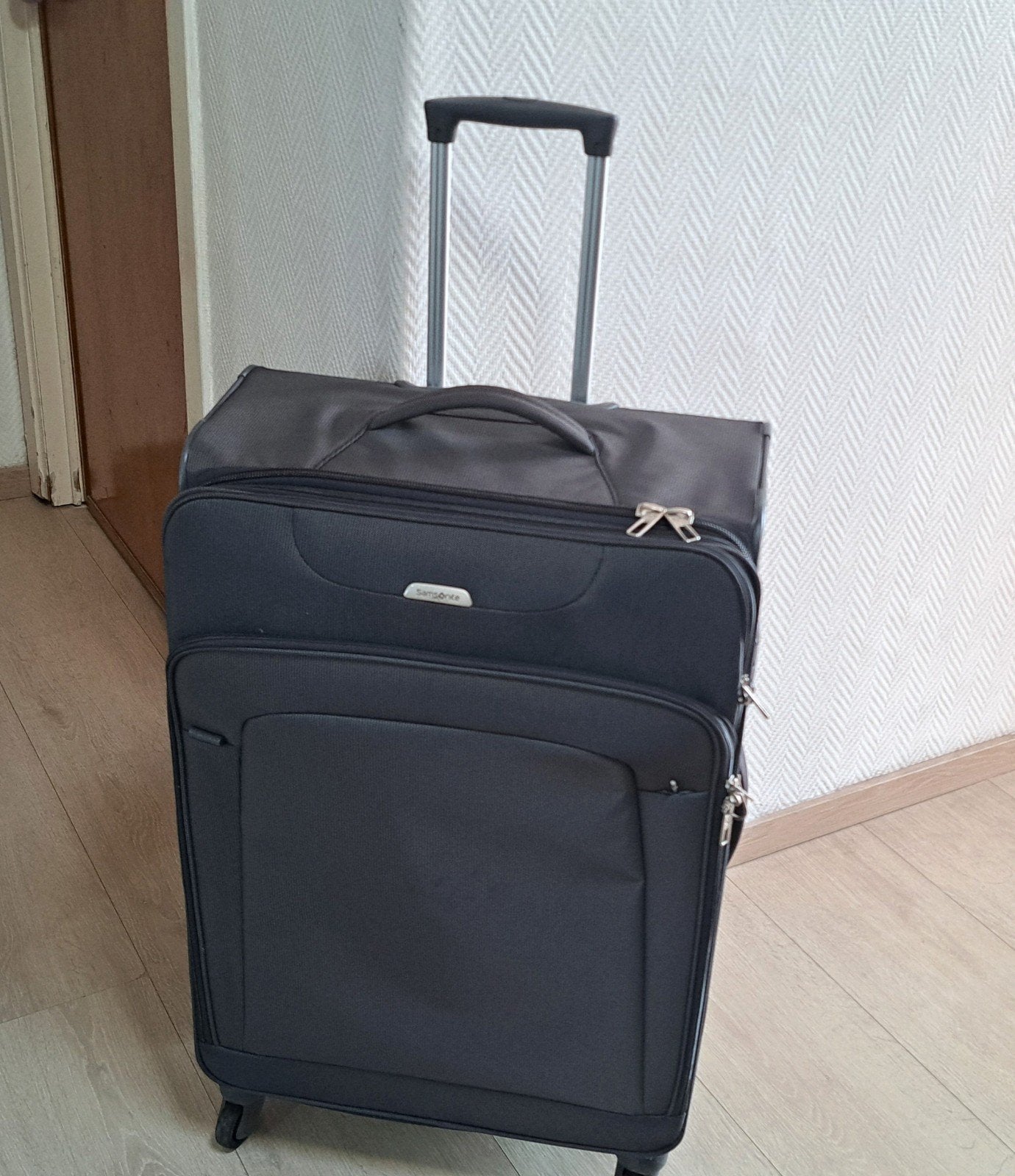 samsonite modèle new spark spinner très légère 79/48/31 cm, Enlèvement, Comme neuf