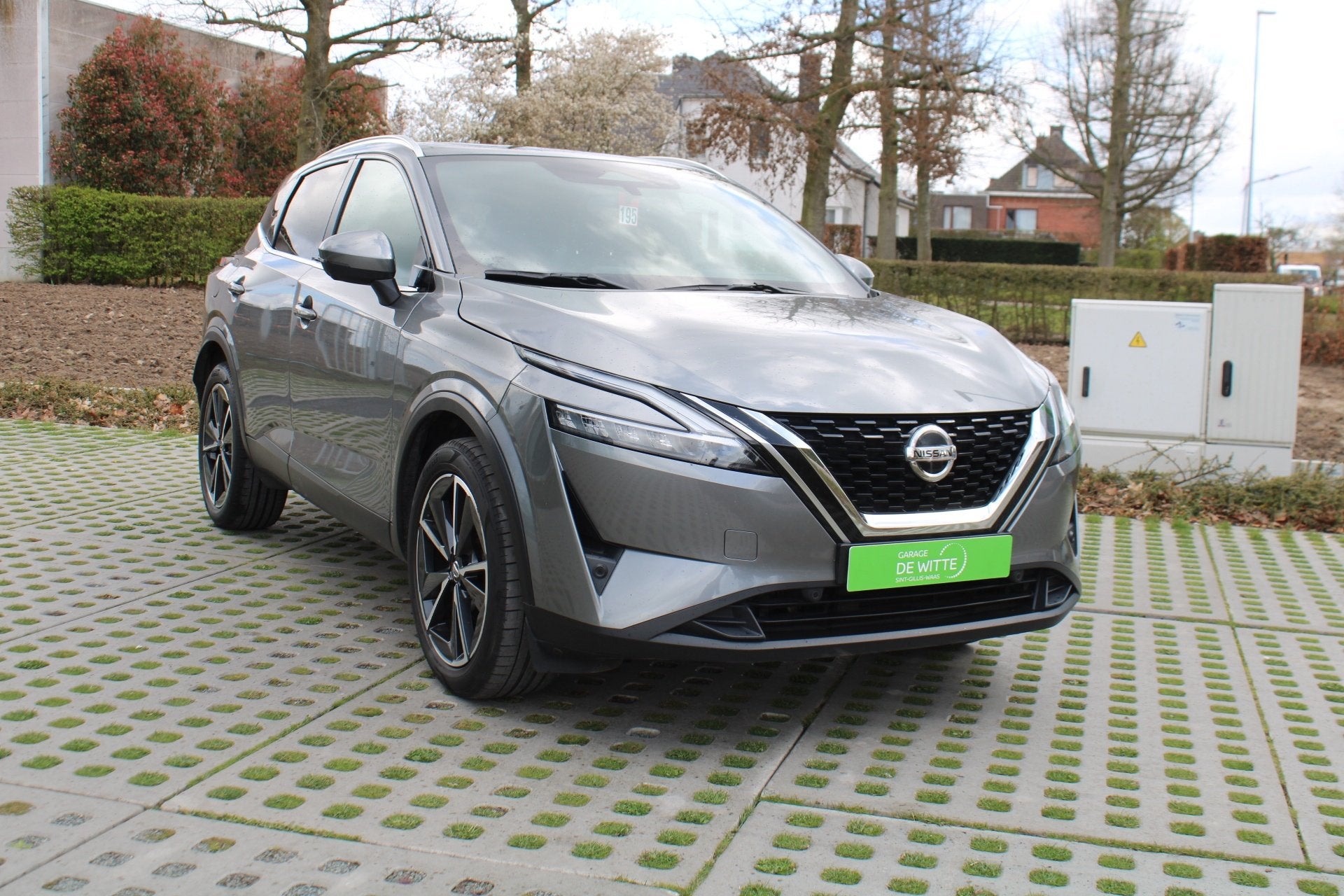 Nissan QASHQAI Tekna 140 pk + Glass Roof (bj 2022), Stof, Gebruikt, Parkeersensor, Bedrijf