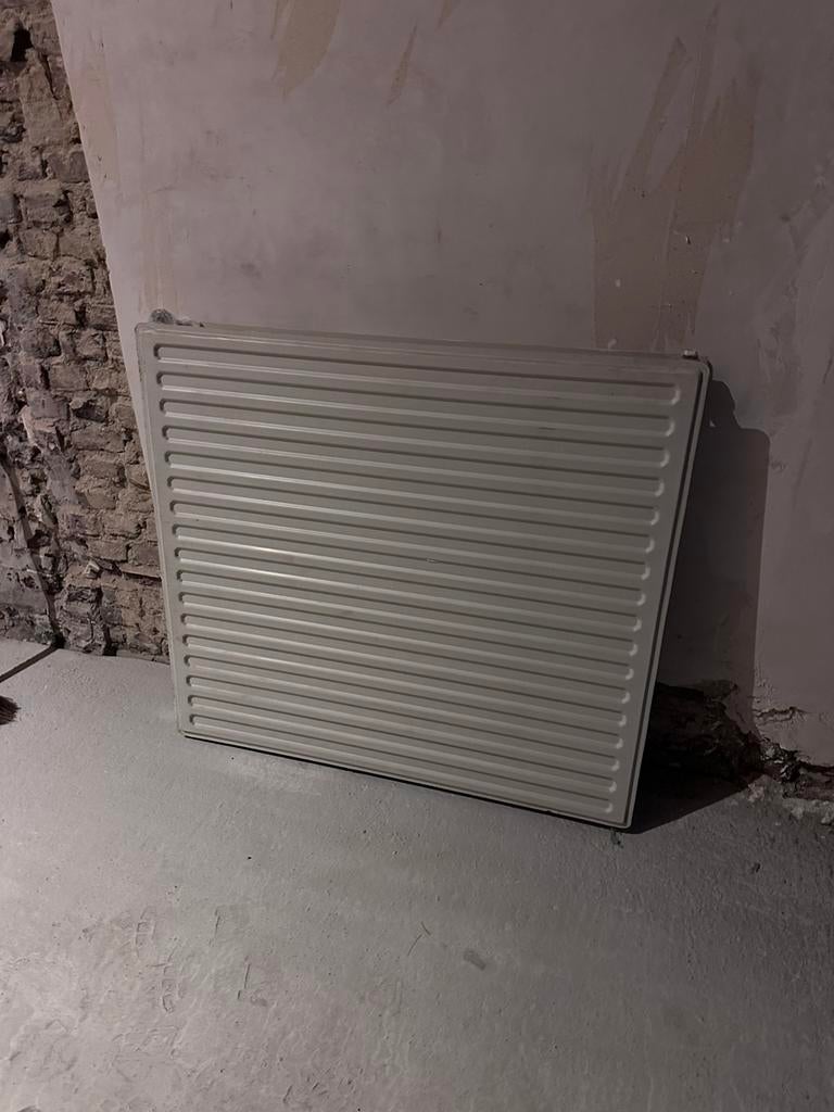 Radiator / verwarmingstoestel met thermostatische kraan, Doe-het-zelf en Bouw, Verwarming en Radiatoren, Ophalen, Gebruikt, Radiator
