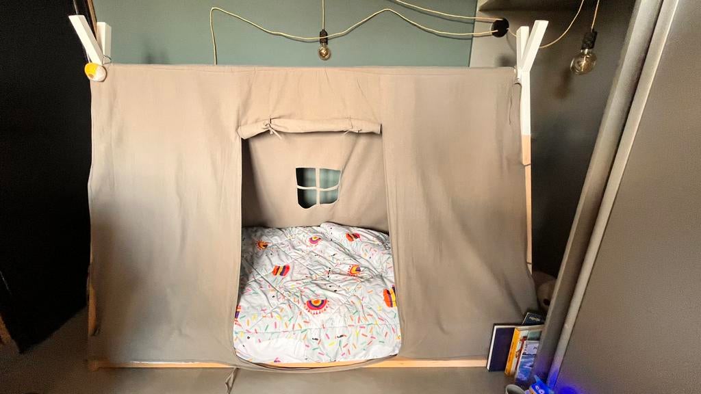 Tipi bed incl. alle toebehoren! Nieuwstaat!, Kinderen en Baby's, Ophalen, 85 tot 100 cm, Zo goed als nieuw, Lattenbodem